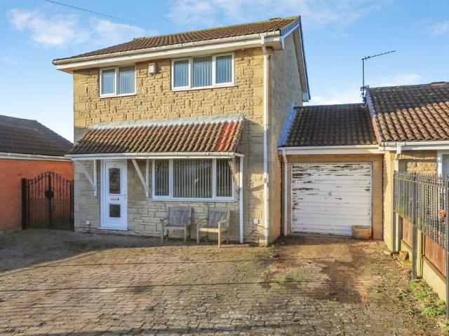 3 bedroom link detached house for sale