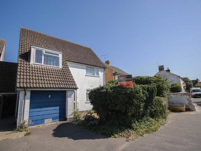 3 bedroom link detached house for sale