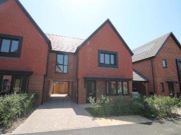 3 bedroom link detached house for sale