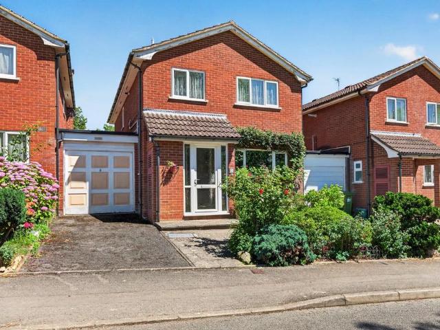 3 bedroom link detached house for sale
