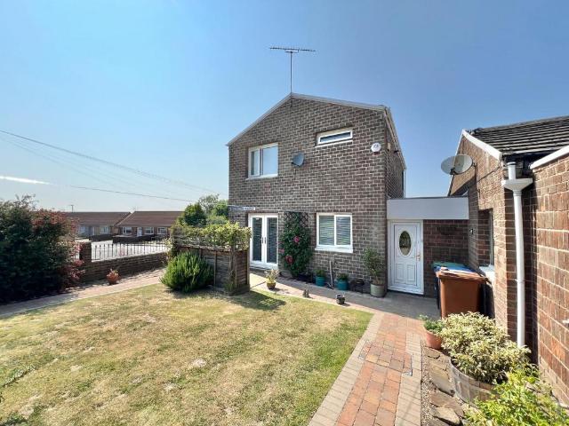 3 bedroom link detached house for sale