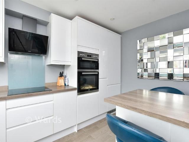 3 bedroom link detached house for sale