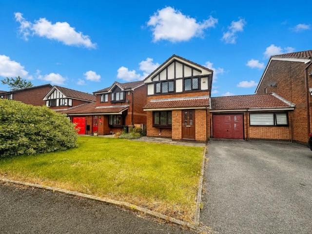 3 bedroom link detached house for sale