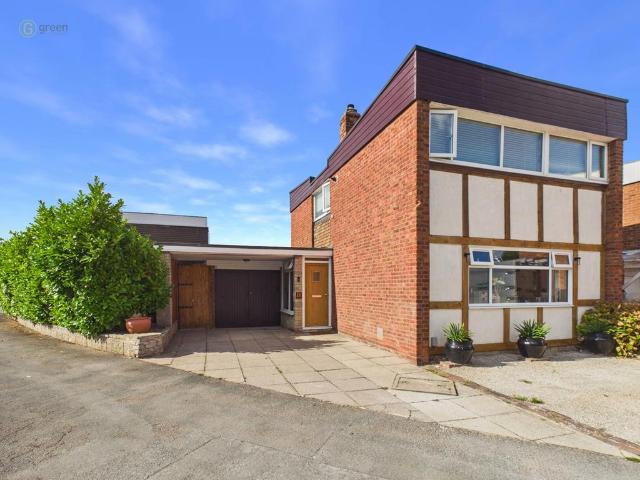 3 bedroom link detached house for sale
