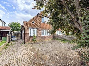 3 bedroom link detached house for sale