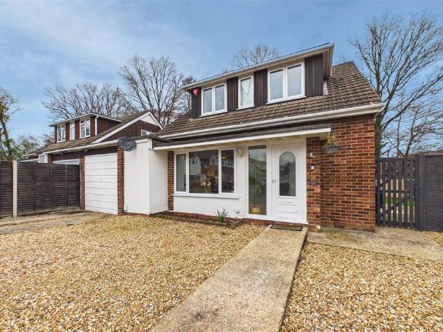 3 bedroom link detached house for sale