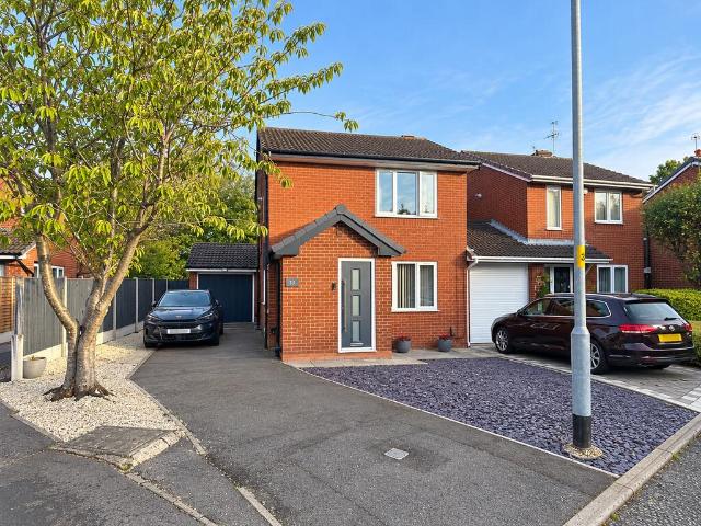 3 bedroom link detached house for sale