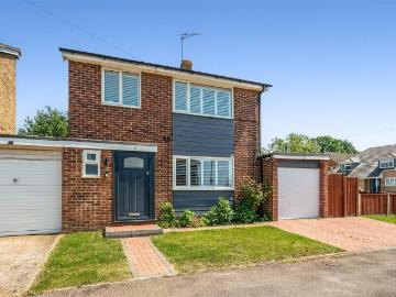 3 bedroom link detached house for sale