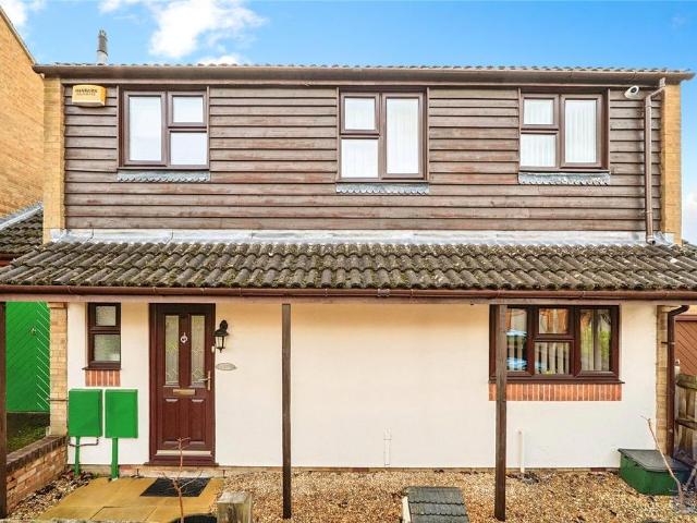 3 bedroom link detached house for sale