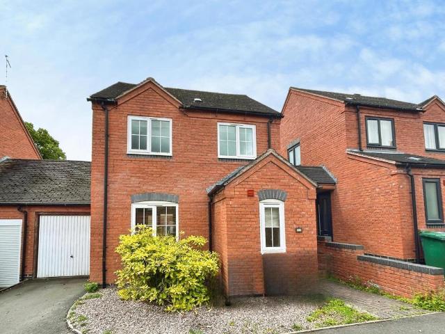 3 bedroom link detached house for sale