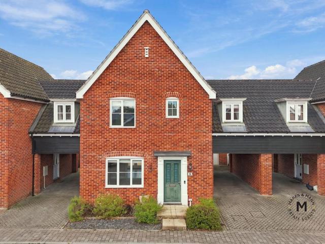 3 bedroom link detached house for sale
