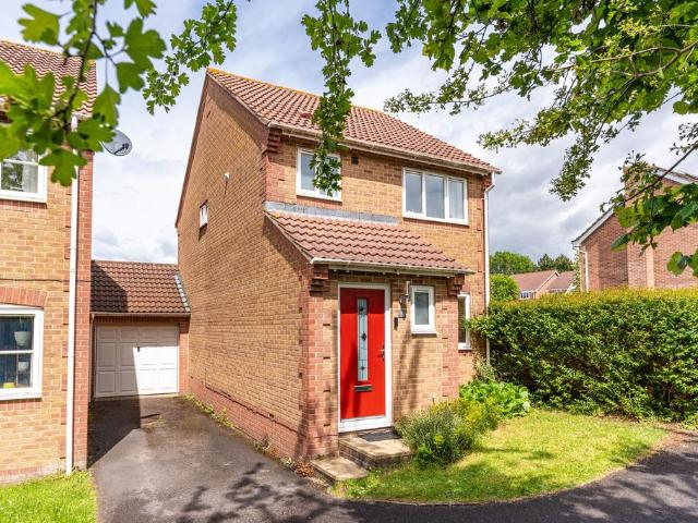 3 bedroom link detached house for sale