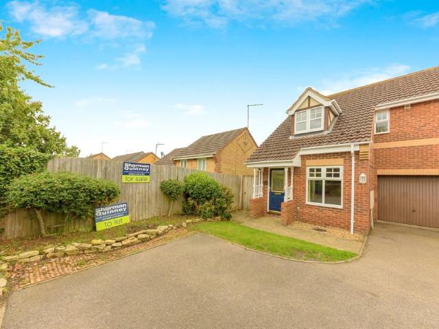 3 bedroom link detached house for sale