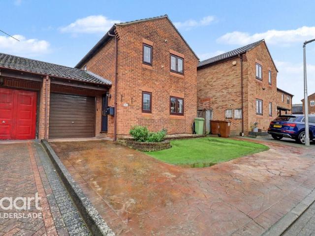 3 bedroom link detached house for sale