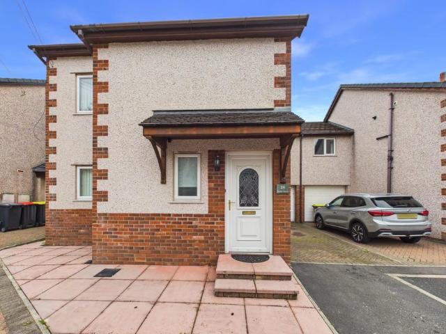 3 bedroom link detached house for sale