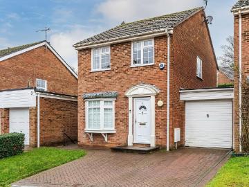3 bedroom link detached house for sale