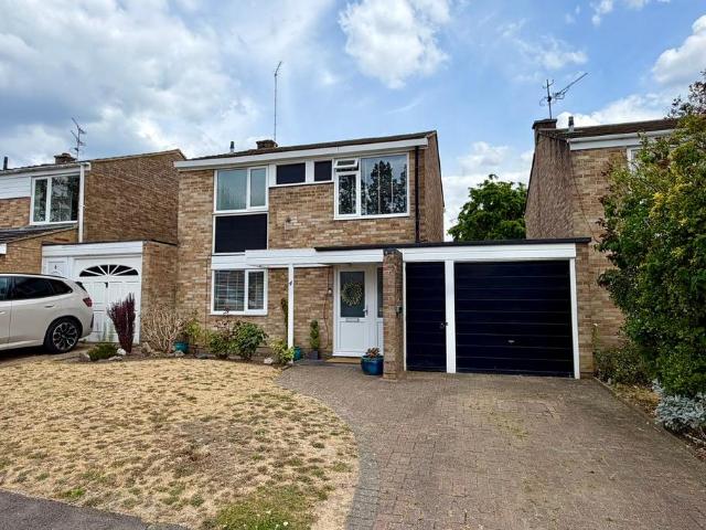 3 bedroom link detached house for sale