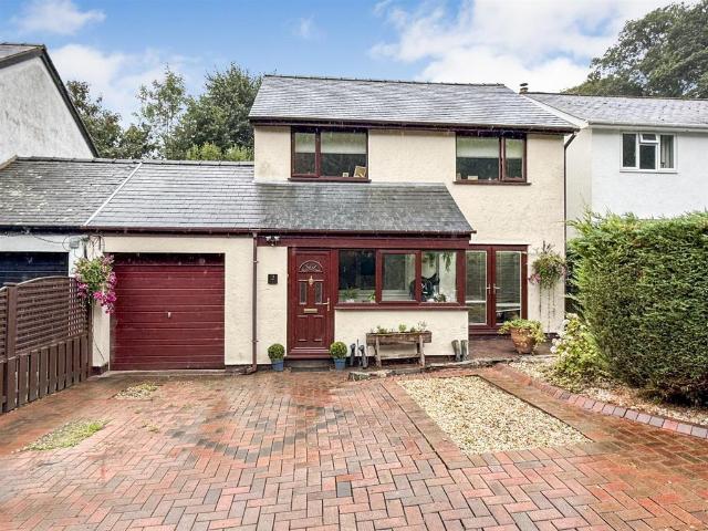 3 bedroom link detached house for sale