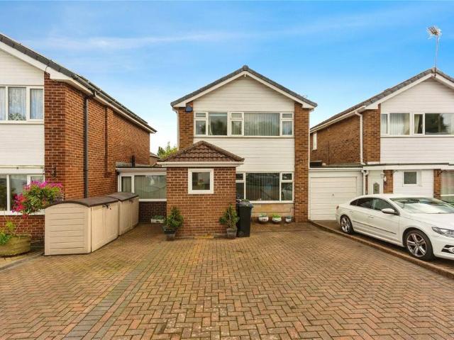 3 bedroom link detached house for sale