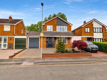 3 bedroom link detached house for sale