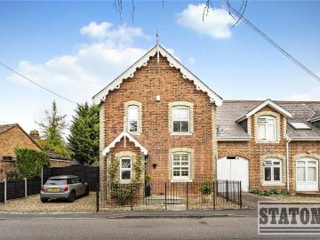 3 bedroom link detached house for sale
