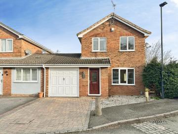3 bedroom link detached house for sale