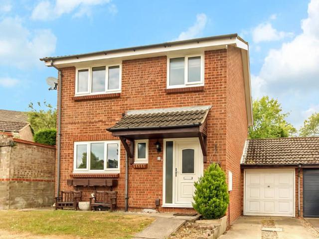 3 bedroom link detached house for sale