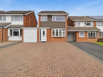 3 bedroom link detached house for sale