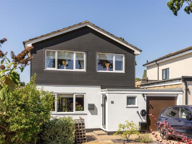 3 bedroom link detached house for sale