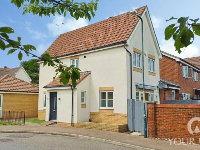 3 bedroom link detached house for sale