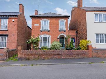 3 bedroom link detached house for sale