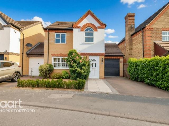 3 bedroom link detached house for sale
