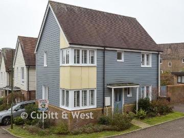 3 bedroom link detached house for sale