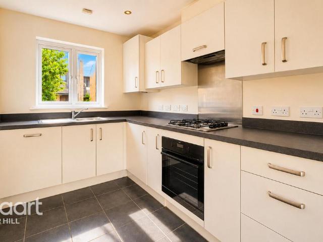3 bedroom link detached house for sale