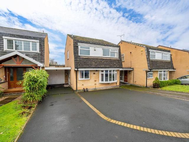 3 bedroom link detached house for sale
