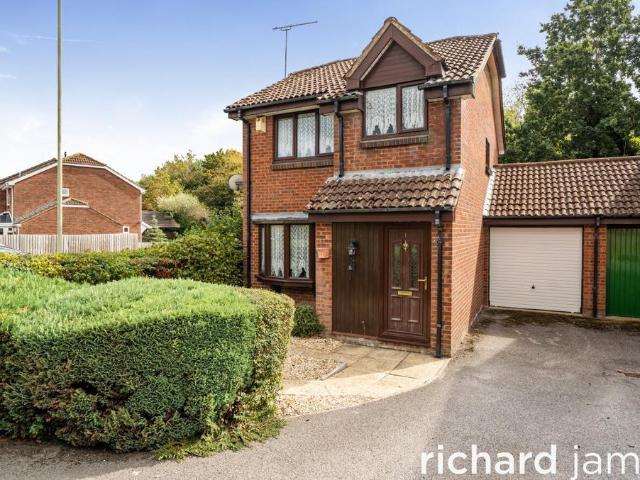3 bedroom link detached house for sale