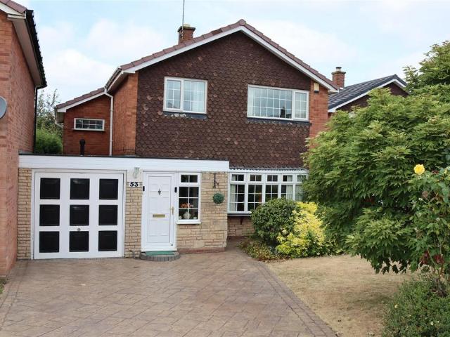 3 bedroom link detached house for sale
