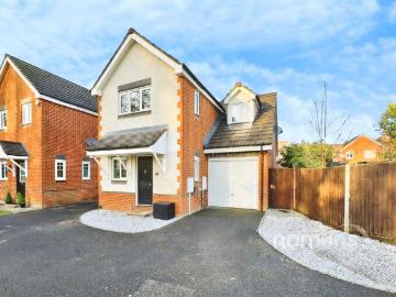 3 bedroom link detached house for sale