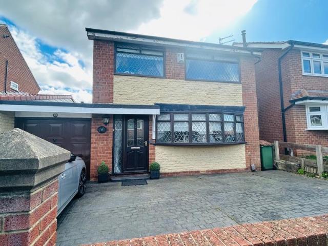 3 bedroom link detached house for sale