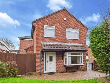 3 bedroom link detached house for sale