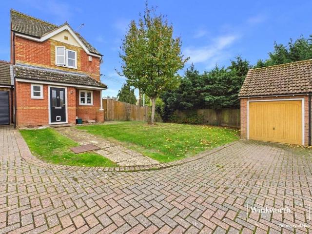 3 bedroom link detached house for sale