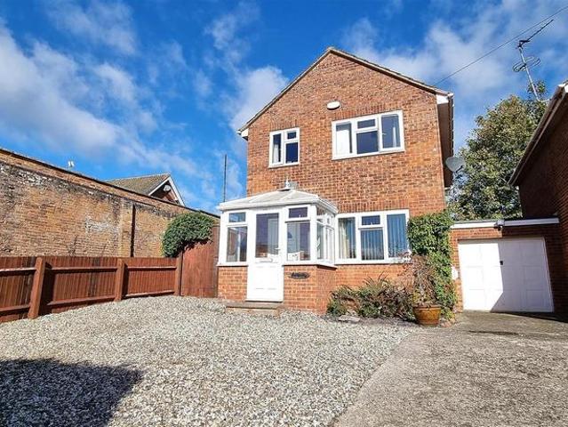 3 bedroom link detached house for sale