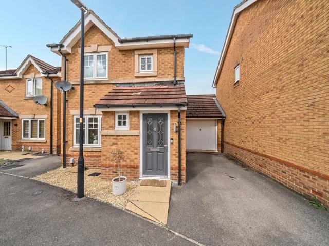 3 bedroom link detached house for sale