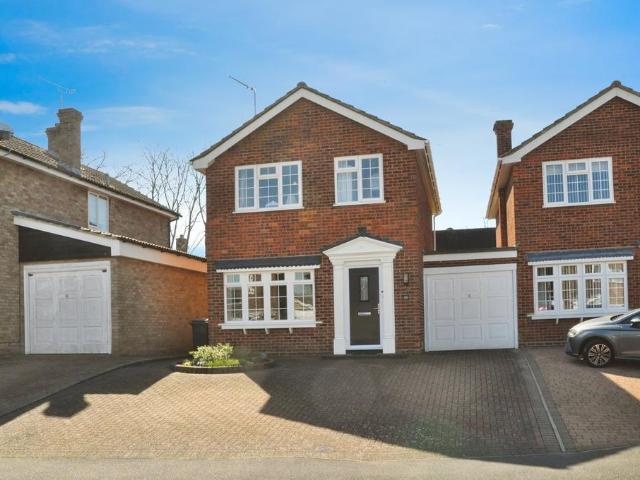 3 bedroom link detached house for sale
