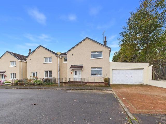 3 bedroom link detached house for sale
