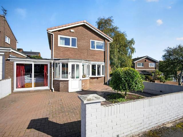 3 bedroom link detached house for sale