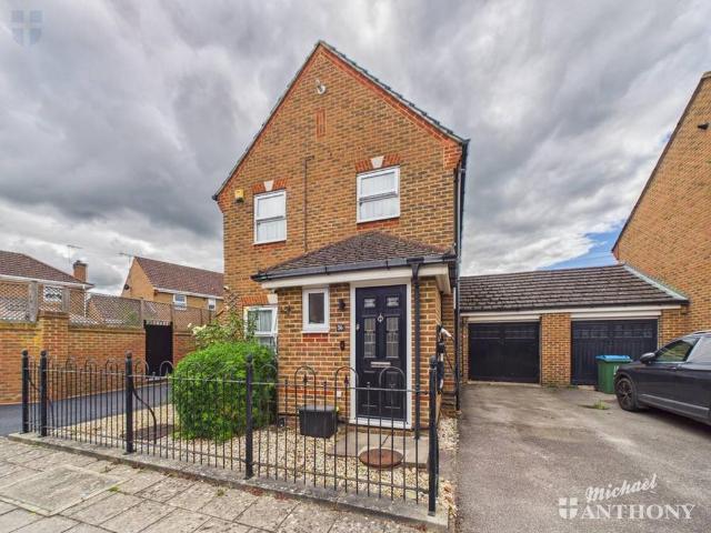 3 bedroom link detached house for sale