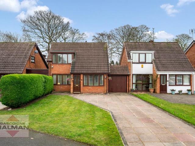 3 bedroom link detached house for sale
