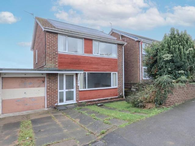 3 bedroom link detached house for sale