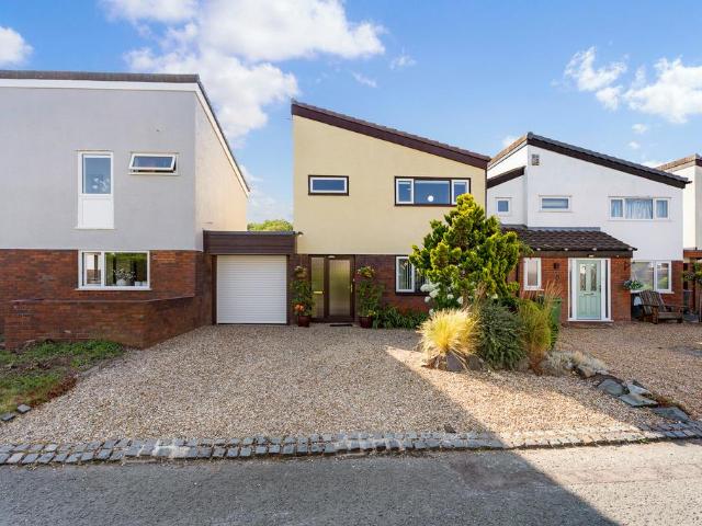 3 bedroom link detached house for sale
